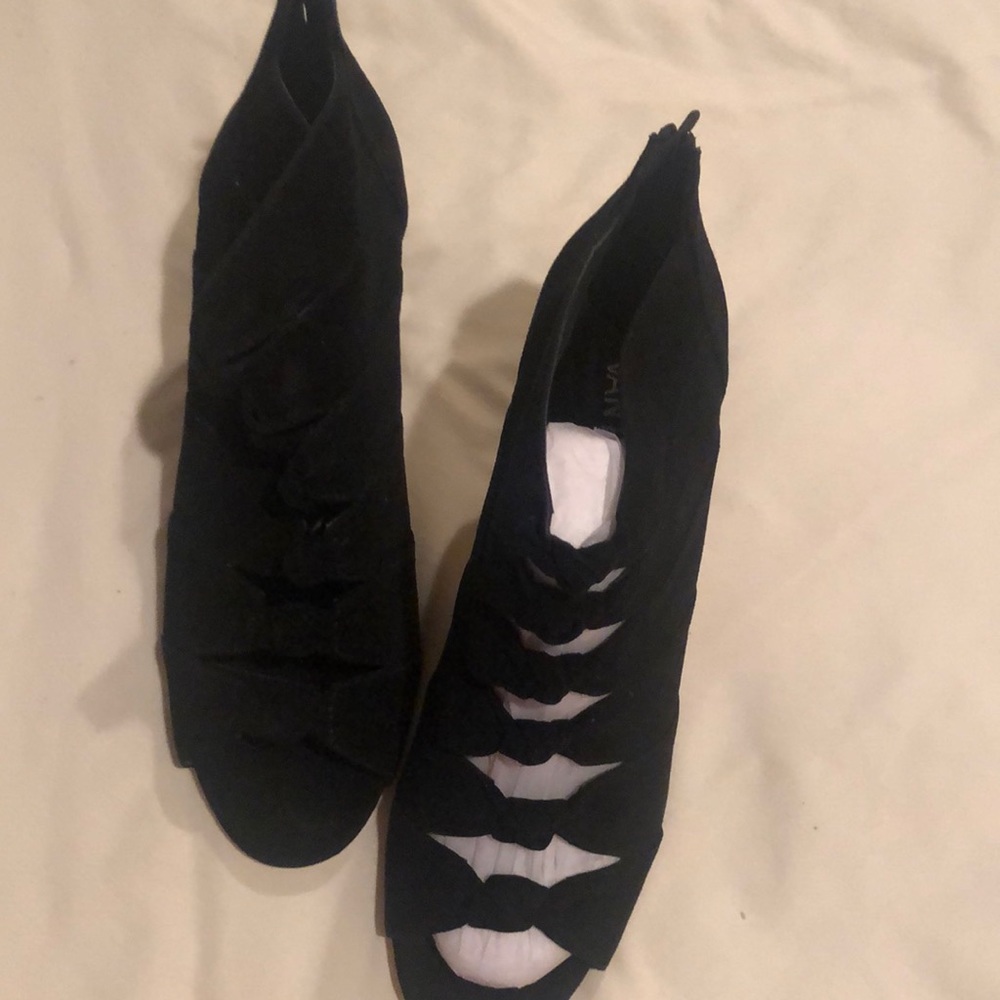 New Vaneli booties - size 11 - paper stuffed to show design